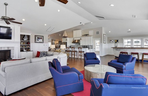 Pine Island House | Crew Quarters - 16BR Oceanfront with Elevator, Pool and More!