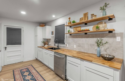 Shreveport House | Crew Quaters Sleeps 13
