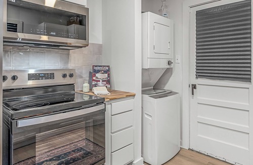 Shreveport House | Crew Quaters Sleeps 13