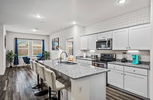 Lavon House | Crew Stay: Sleeps 10, Wi-Fi, Parking, Big Backyard