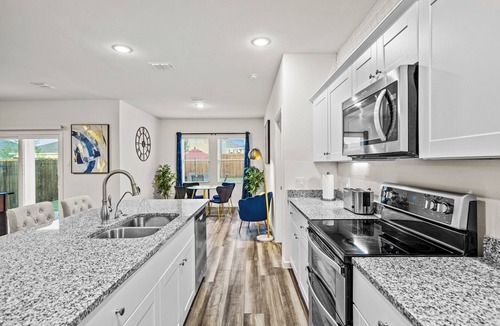 Lavon House | Crew Stay: Sleeps 10, Wi-Fi, Parking, Big Backyard