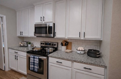 Aubrey House | Crew Stay – Sleeps 16 | Work, Cook, Play & Relax