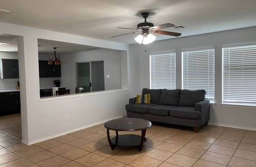 Berdoll Farms House | Crews OK Tesla Adjacent 7 Beds 4 BR 2.5 Bath