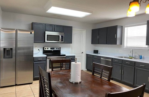 Berdoll Farms House | Crews OK Tesla Adjacent 7 Beds 4 BR 2.5 Bath