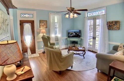 Eureka Springs Historic District House | Cricket Cottage
