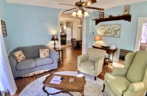 Eureka Springs Historic District House | Cricket Cottage