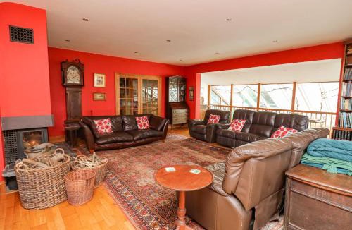 Oakford House | Cringoed House