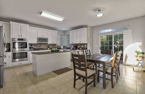 Carol Stream House | Crisp: Spacious 5BR - 2.5 BT house in Carol Stream