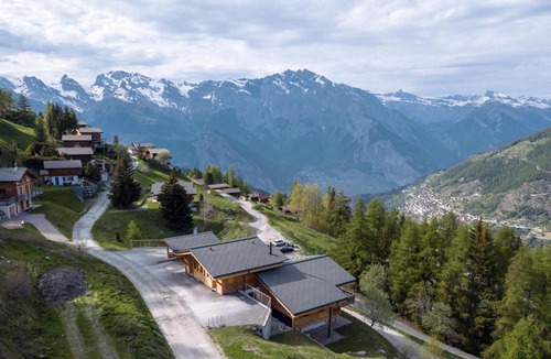 Riddes Ski Chalet | Cristal de Neige Luxury chalet Spa & Jacuzzi