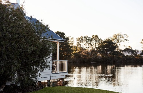 Dromana Villa | Crittenden Lakeside Villas