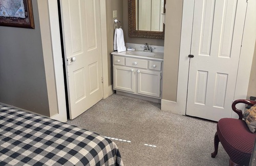 Nacogdoches Bed & Breakfast | Crockett Room - Hardeman House Bed & Breakfast