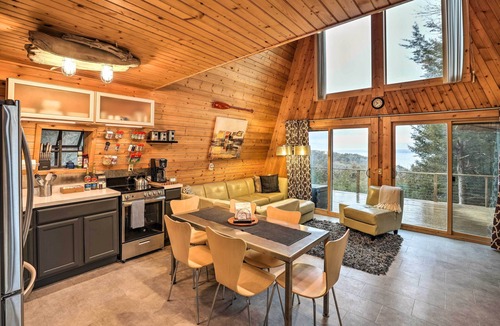 Crofton Cabin | Crofton Cabin w/Tropical Hut & Water Views!