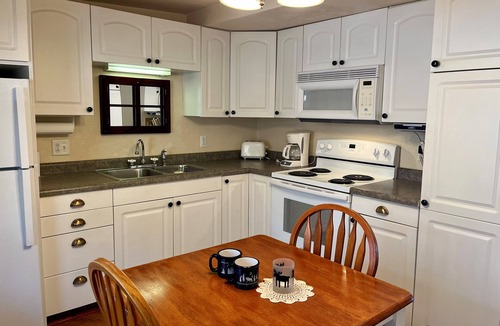 Croftville Resort | Croftville Road Cottages #1. On the Shore of Lake Superior. Cozy and Romantic.