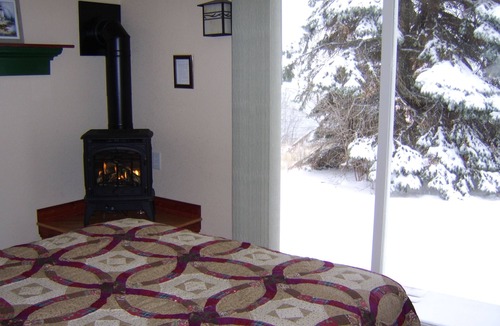 Croftville Resort | Croftville Road Cottages #1. On the Shore of Lake Superior. Cozy and Romantic.
