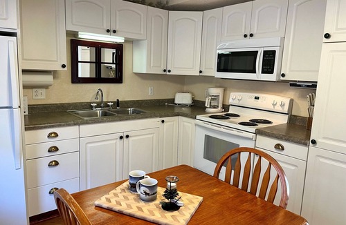 Croftville Resort | Croftville Road Cottages #2. On the Shore of Lake Superior. Cozy and Romantic.