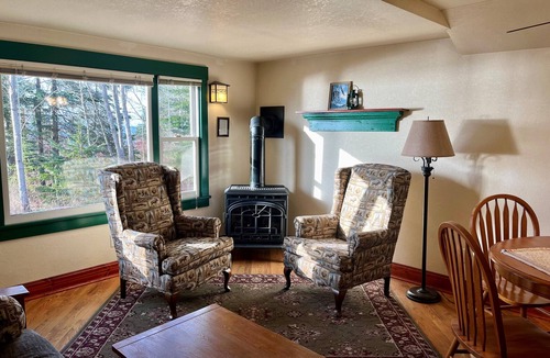 Croftville Resort | Croftville Road Cottages #3. On the Shore of Lake Superior. Cozy and Romantic.