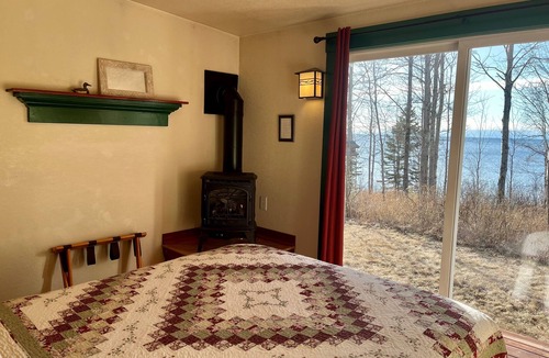 Croftville Resort | Croftville Road Cottages #3. On the Shore of Lake Superior. Cozy and Romantic.