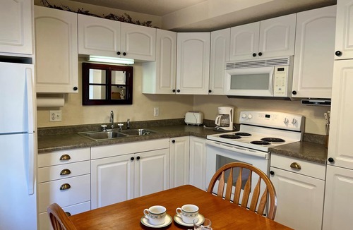 Croftville Resort | Croftville Road Cottages #3. On the Shore of Lake Superior. Cozy and Romantic.