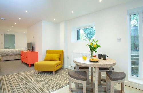 Carnbrea House | Crofty's Celder - Uk35181