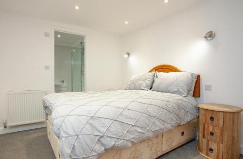 Carnbrea House | Crofty's Celder - Uk35181