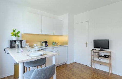 Marcq-en-Baroeul Apartment | Croisé Laroche equipped studio!