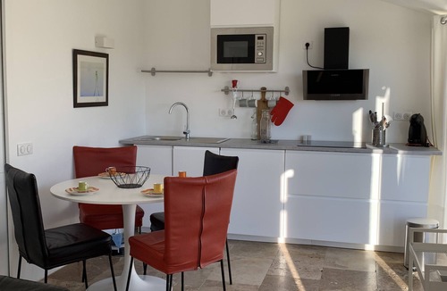 Bagard House | Croissant de Lune