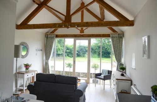 Giddeahall House | Cromhall Farm