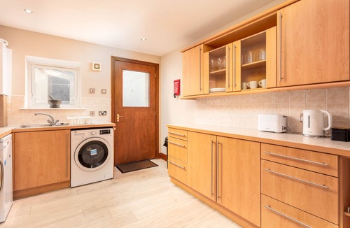 Ayr Villa | Cromwell Corner - Donnini Apartments