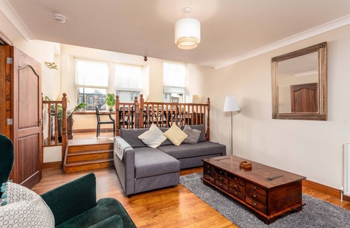 Ayr Villa | Cromwell Corner - Donnini Apartments