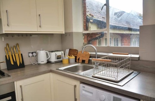 Crondall Apartment | Crondall Stores Flat