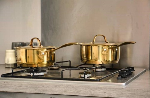 Crondall Apartment | Crondall Stores Flat