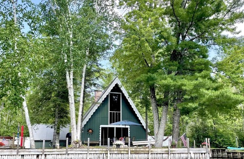 Alanson Cabin | Crooked River Cabin w/ Hot Tub!