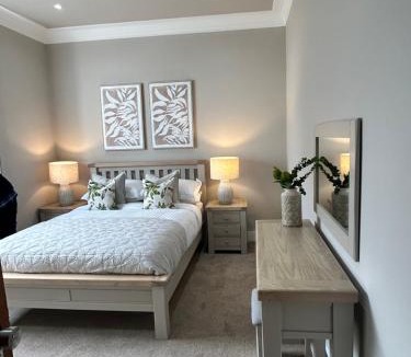 Hillington Hotel | Crookston Hotel