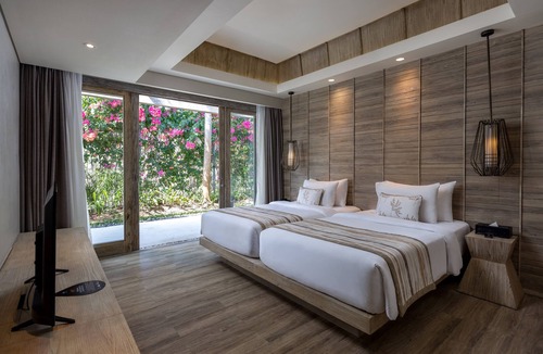 Jimbaran Hotel | Cross Bali Breakers