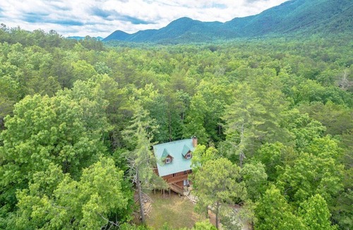 Sautee Nacoochee Cabin | Cross Creek Hideaway | Mountains | Pet Friendly | Hot Tub | Pool Table | Sauna