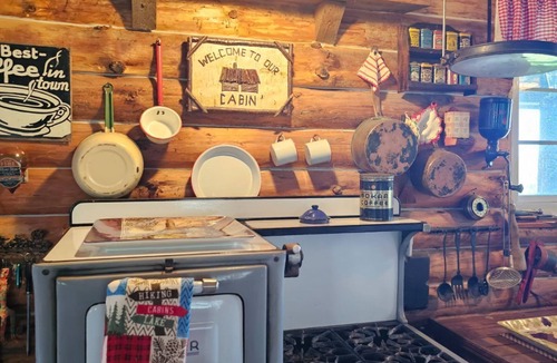 Richmondville Cabin | Cross Hill Getaway - Log Cabin & Glamping Retreat