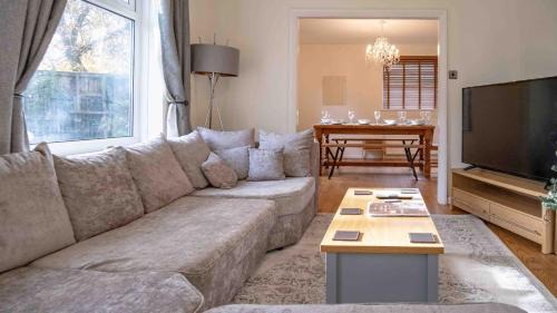Leeds House | Cross Lane Cottage