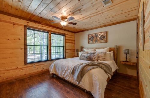 Pickens Villa | Cross Timbers Cabin on The Grove's 25-Acres