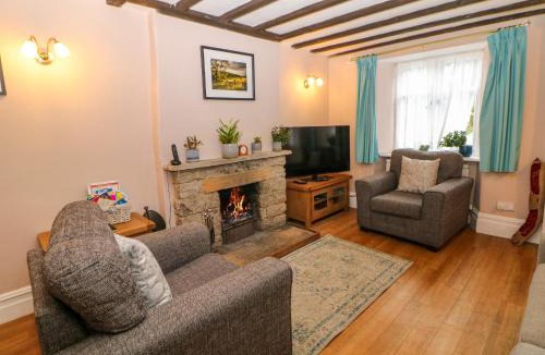 Litton House | Cross View