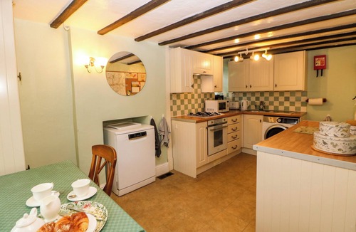 Litton Cottage | Cross View