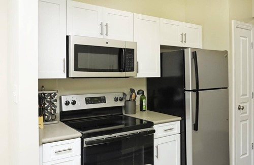 Southwest Raleigh Apartment | Crossroads 2BR with Sunroom