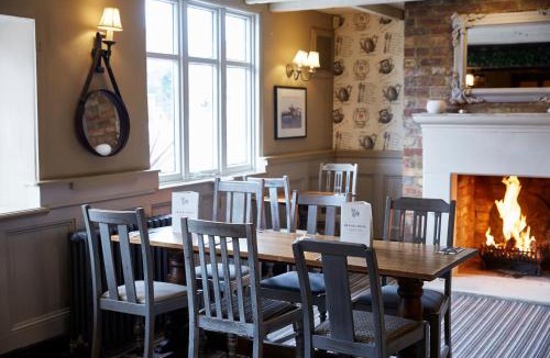 Weedon Hotel | Crossroads by Chef & Brewer Collection