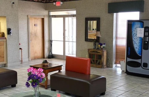 West Memphis Hotel | Crossroads Inn & Suites