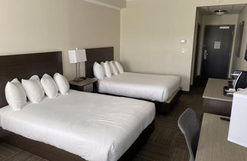 Paradise Hotel | Crossroads Inn & Suites