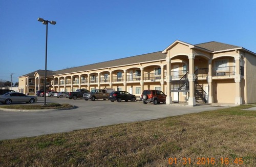 Victoria Hotel | Crossroads Inn & Suites