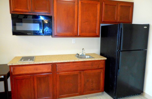 Victoria Hotel | Crossroads Inn & Suites