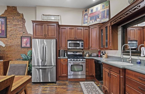 Carthage House | Crossroads Loft: Steps from Rt. 66 & Carthage Square