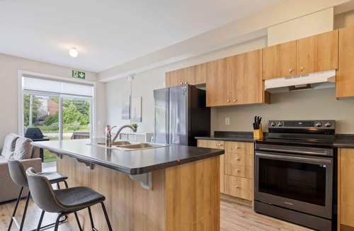 The Blue Mountains Villa | Crosswinds Breeze: 3BDR Townhome Steps to Blue