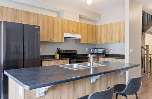 The Blue Mountains Villa | Crosswinds Breeze: 3BDR Townhome Steps to Blue