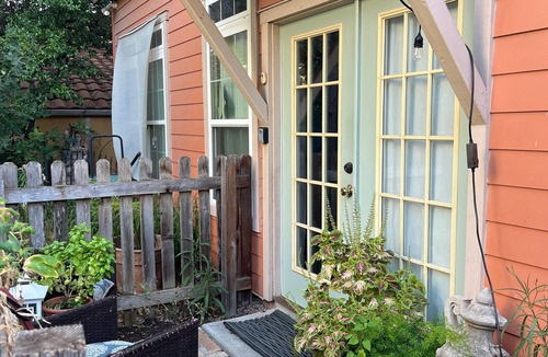 Austin Apartment | Crow Cottage-close to UT, downtown, medical district, and park.